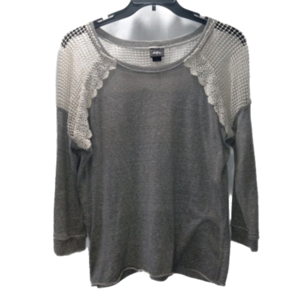Daytrip long sleeve netted shoulders NWOT!